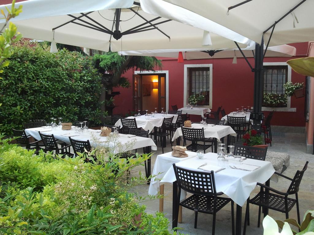 Albergo Croce D'Oro Dolcè Buitenkant foto