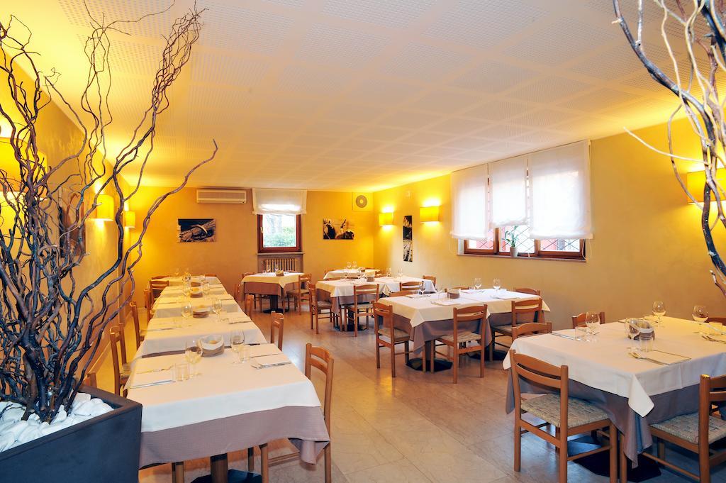 Albergo Croce D'Oro Dolcè Buitenkant foto