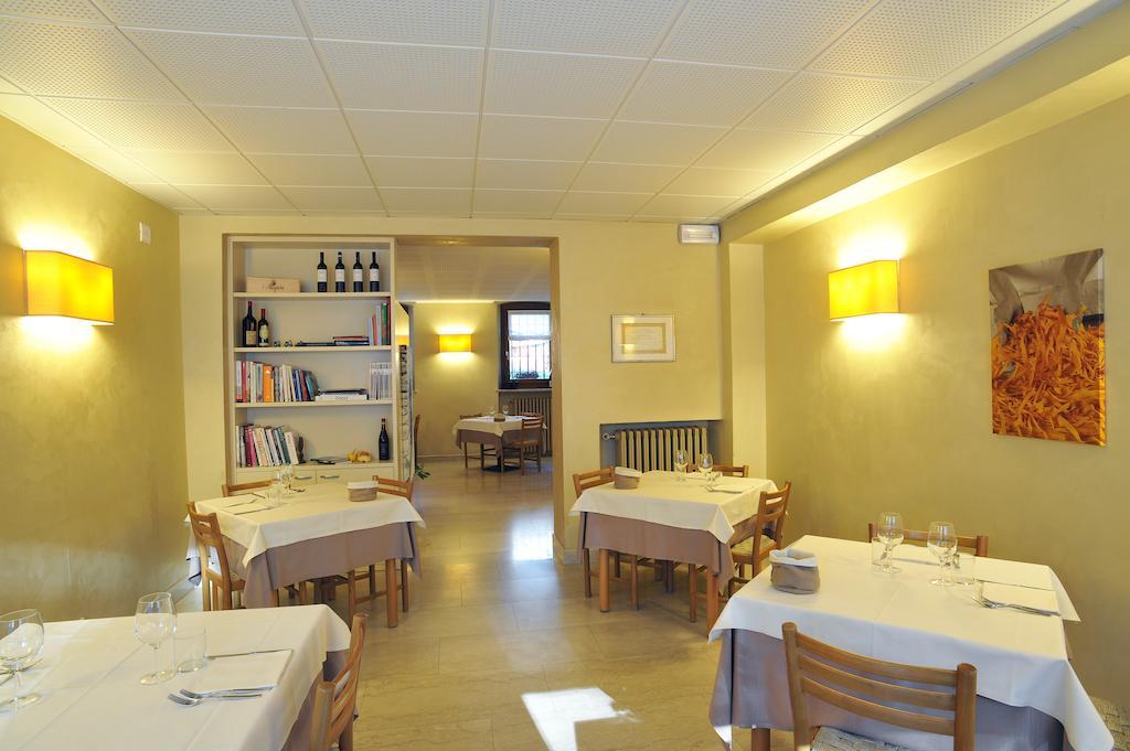 Albergo Croce D'Oro Dolcè Buitenkant foto