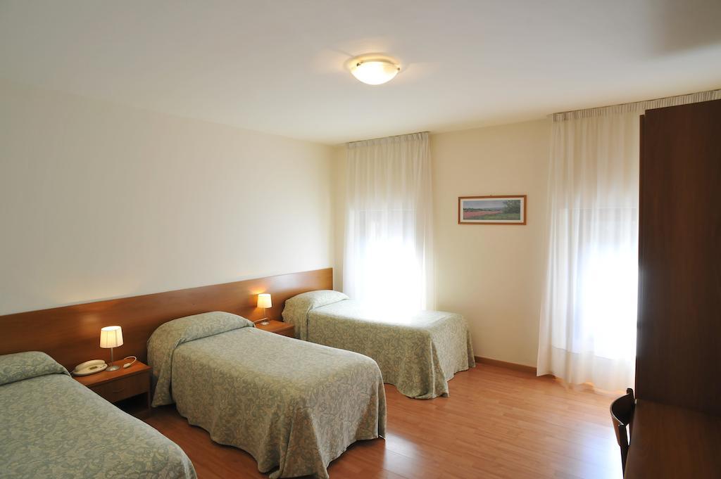 Albergo Croce D'Oro Dolcè Buitenkant foto