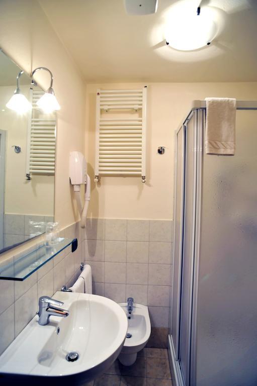 Albergo Croce D'Oro Dolcè Buitenkant foto
