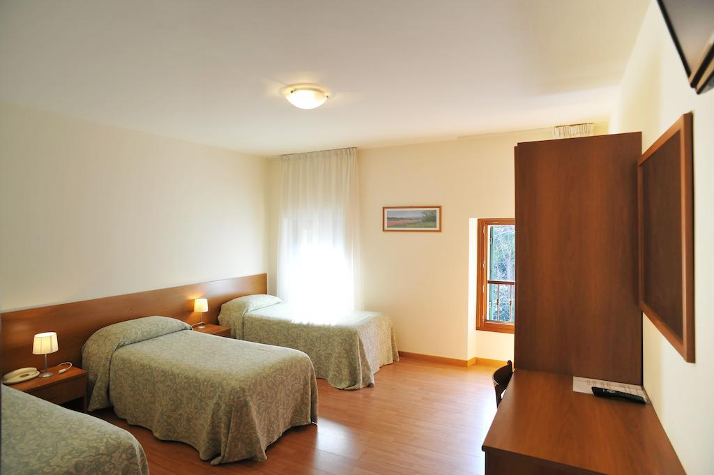 Albergo Croce D'Oro Dolcè Buitenkant foto